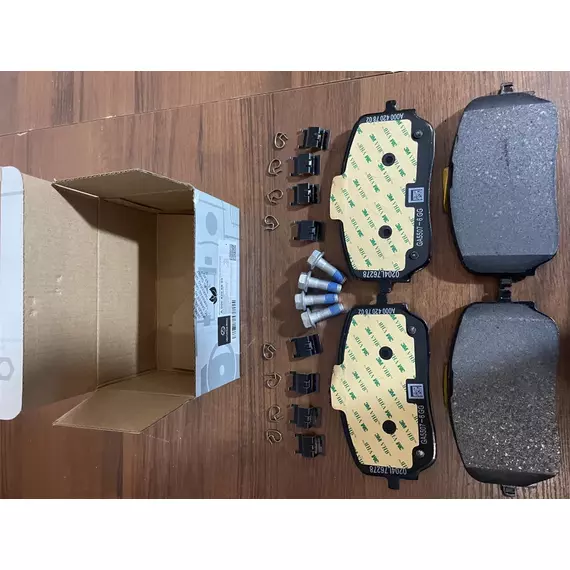 Тормозные колодки MERSEDESBENZ A0004206803 Передние