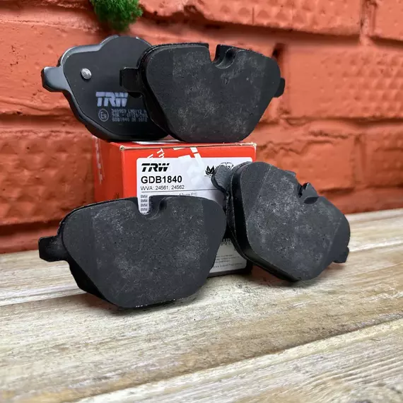 Колодки тормозные задние на BMW 5 (F10,F11),X3 (F25),Z4 (2.0-3.0) (10-) TRW GDB1840