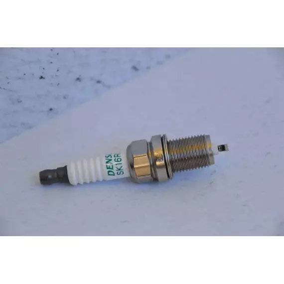 Свеча зажигания 16R11